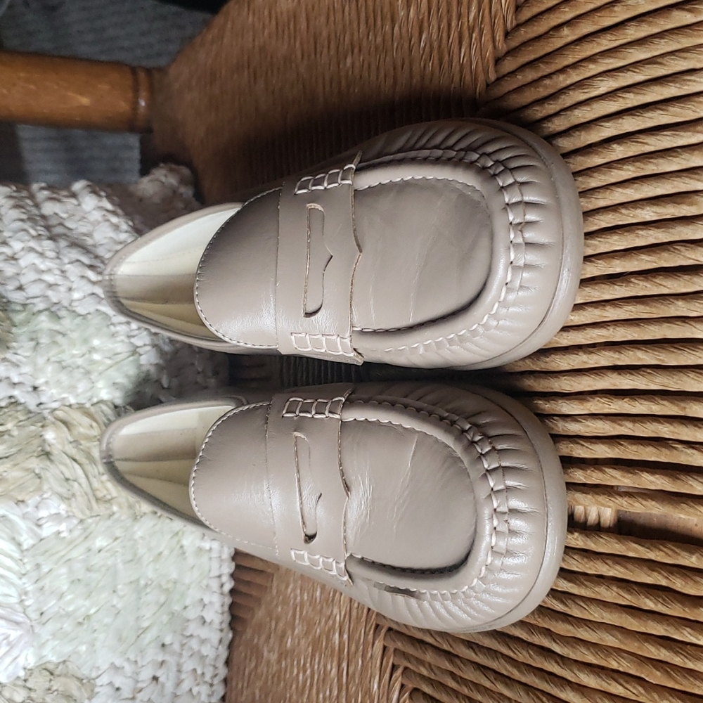 SAS Hand-sewn slip on loafers, beige, size 9.5N